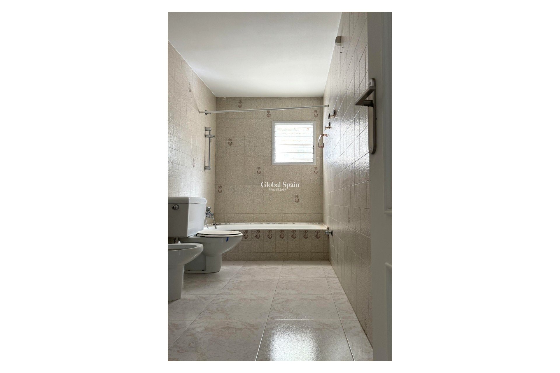 Venta - Semi separado -
Albir - center