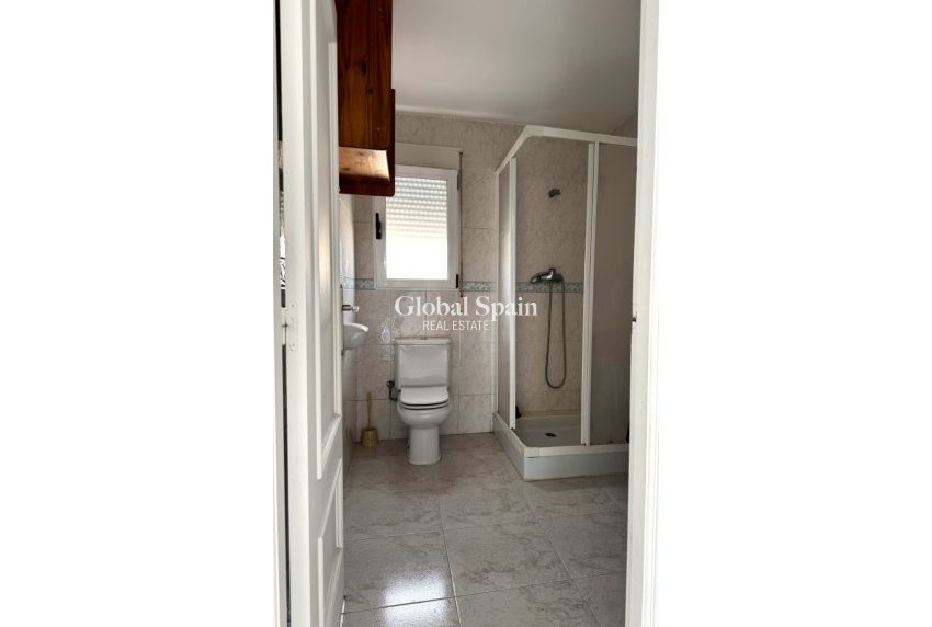 Venta - Semi separado -
Albir - center