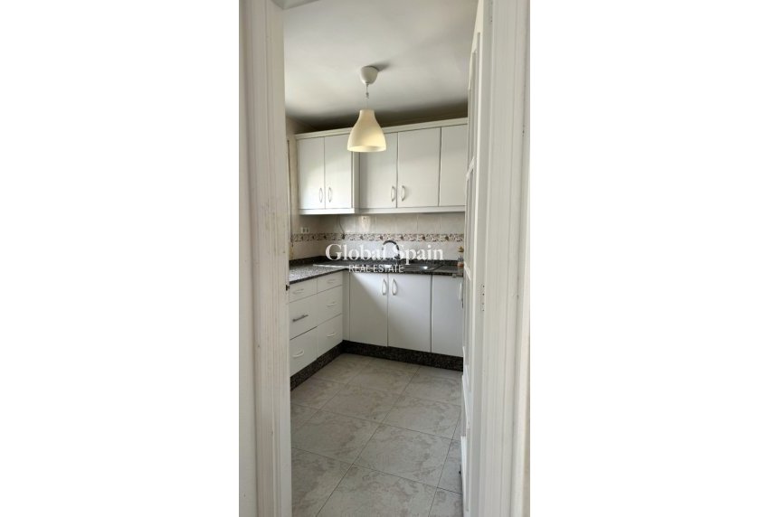 Venta - Semi separado -
Albir - center