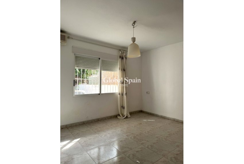 Venta - Semi separado -
Albir - center