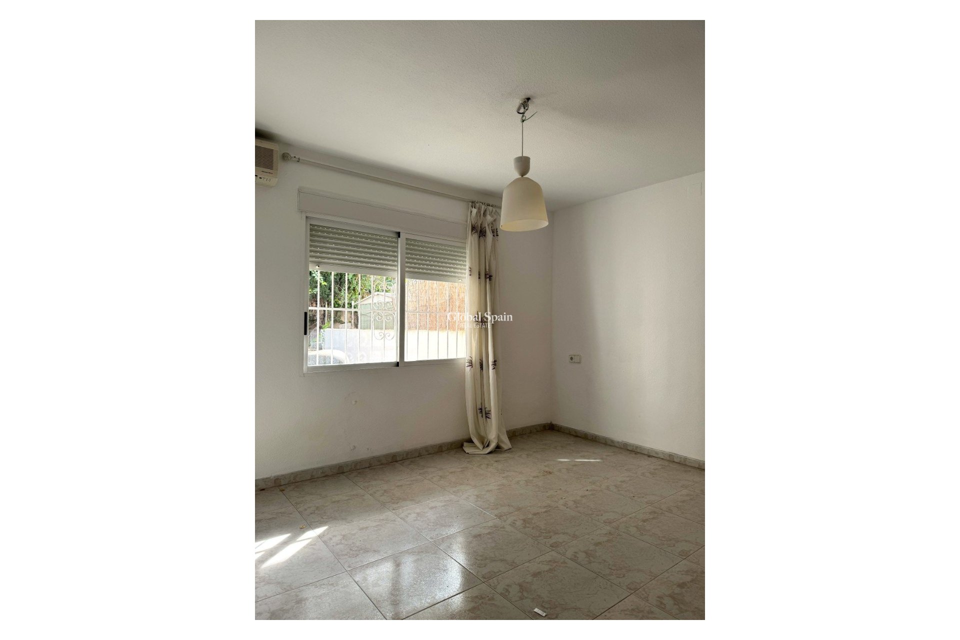 Venta - Semi separado -
Albir - center