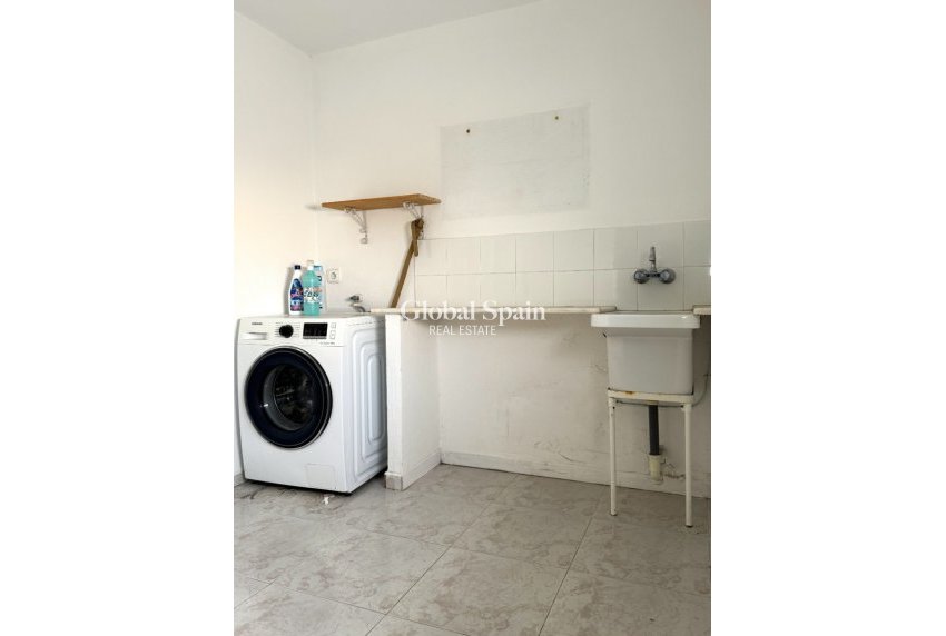 Venta - Semi separado -
Albir - center