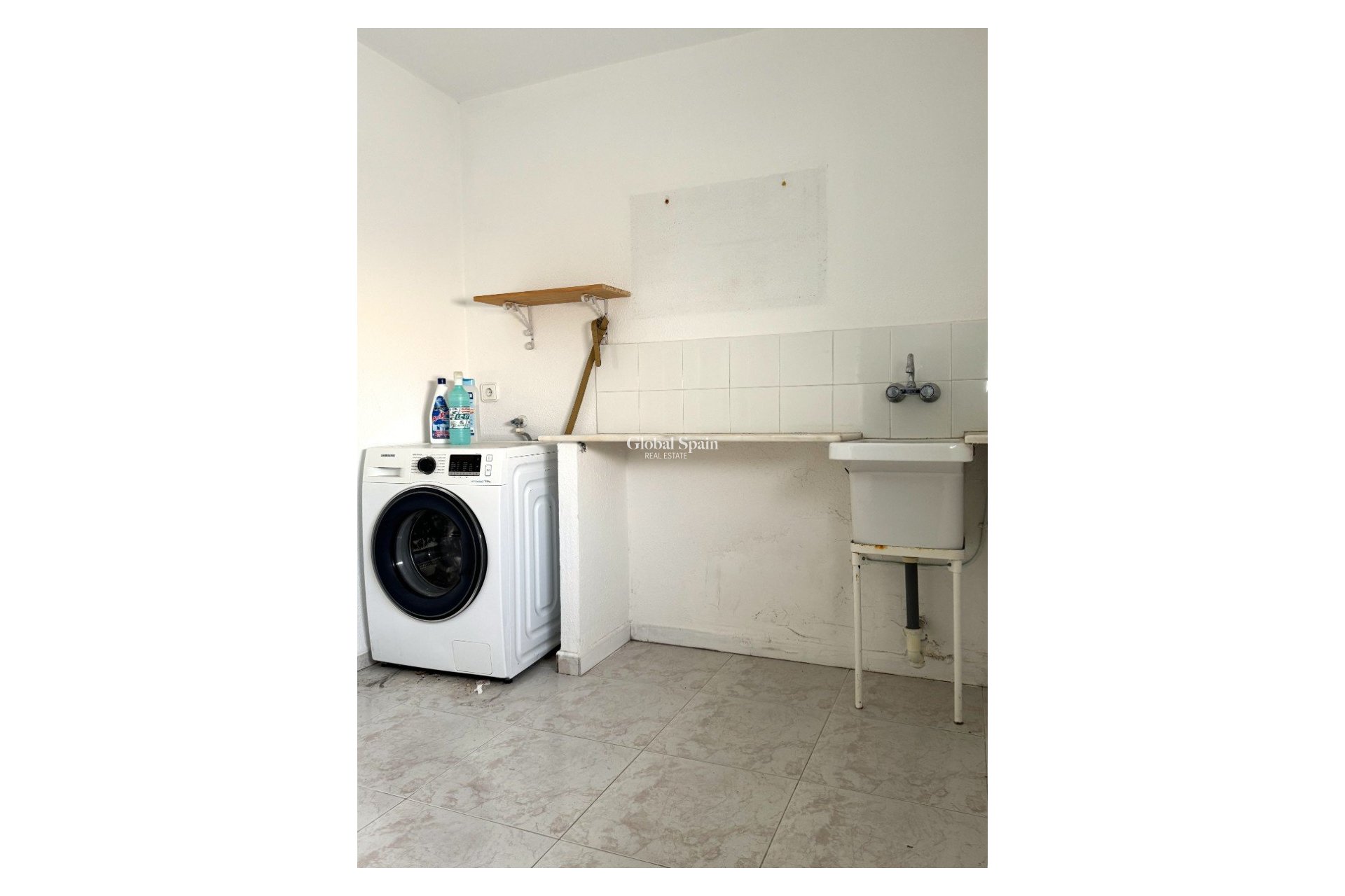 Venta - Semi separado -
Albir - center