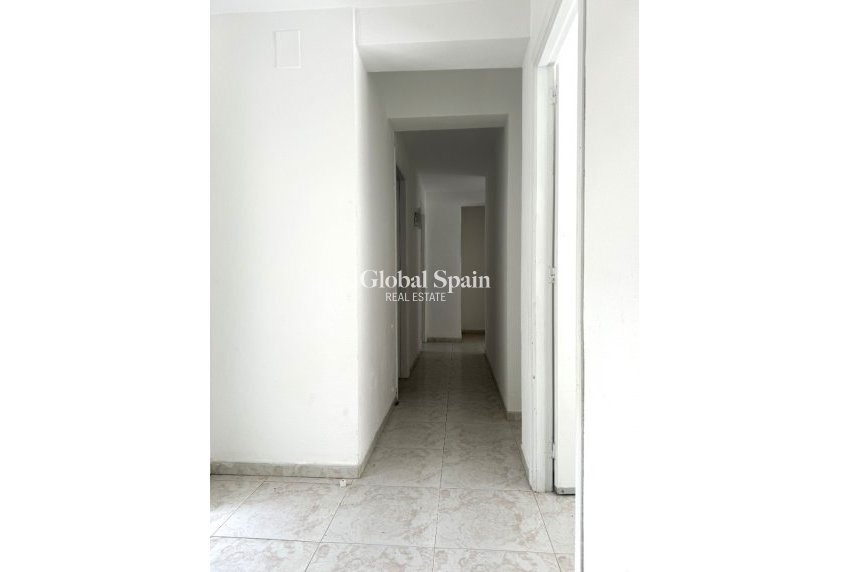 Venta - Semi separado -
Albir - center