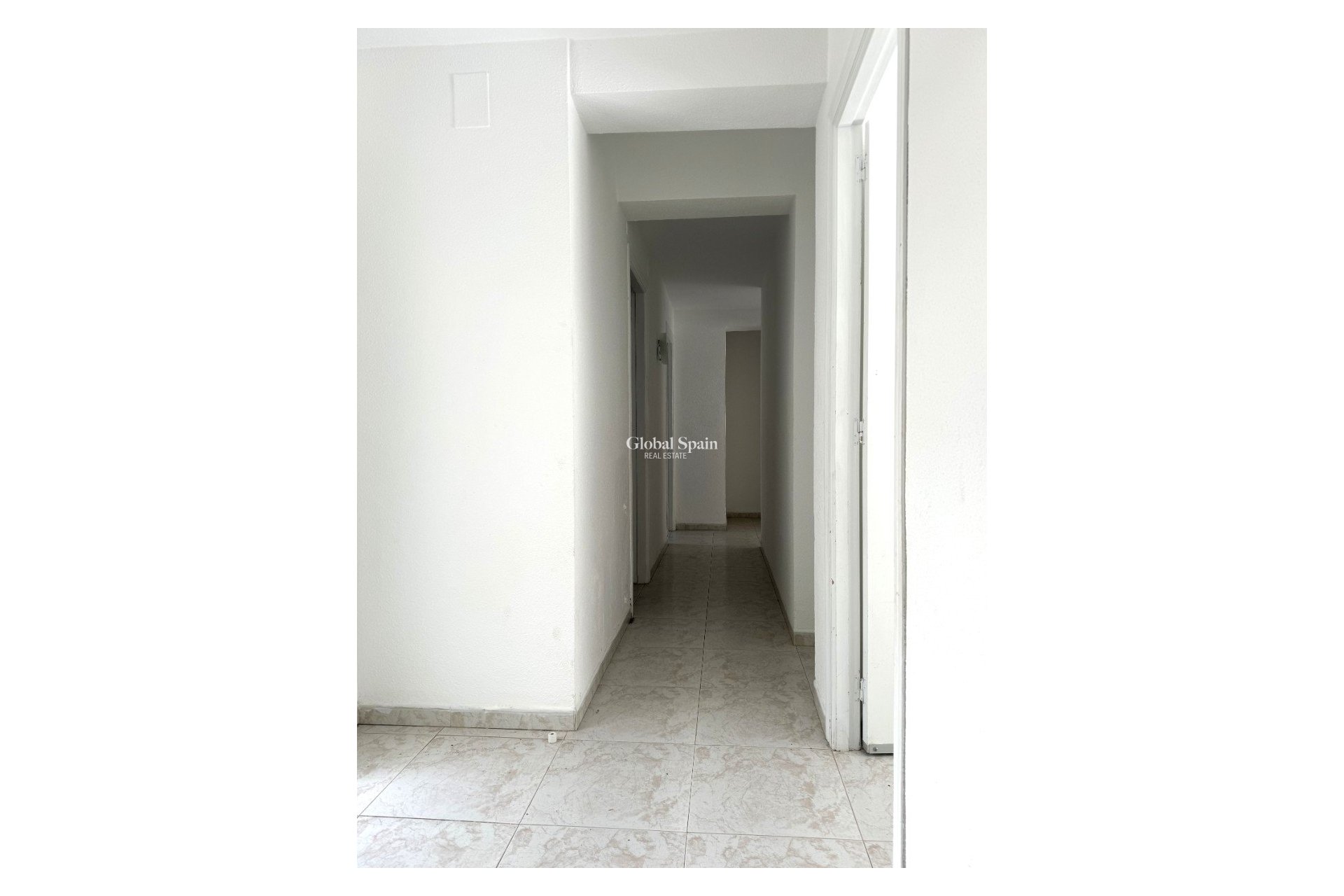 Venta - Semi separado -
Albir - center