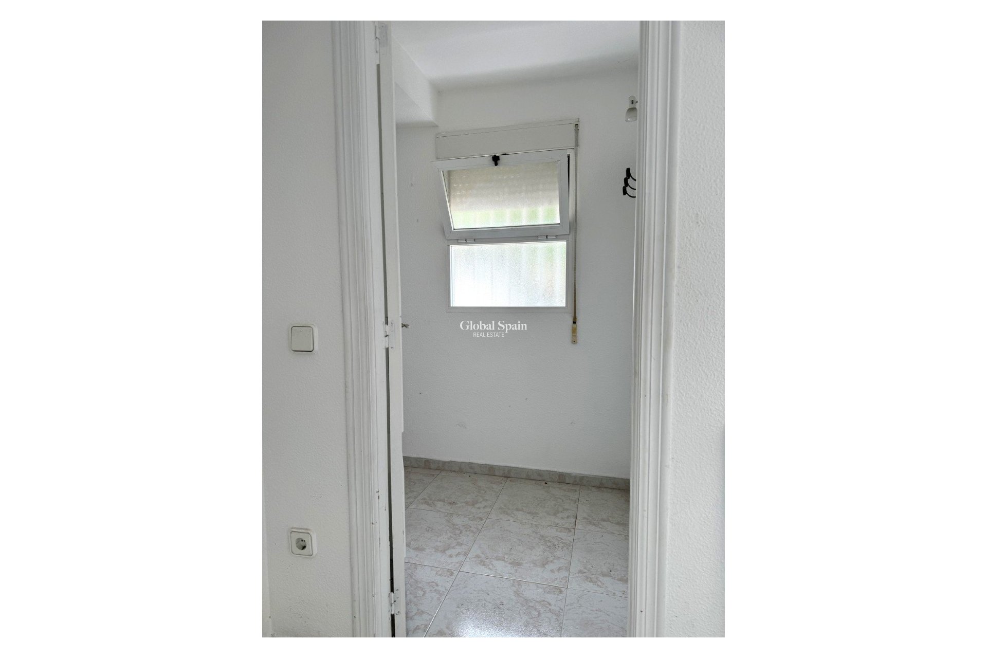 Venta - Semi separado -
Albir - center