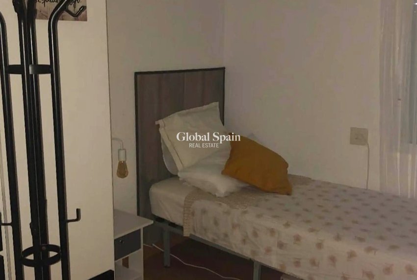 Venta - Semi separado -
Albir - center