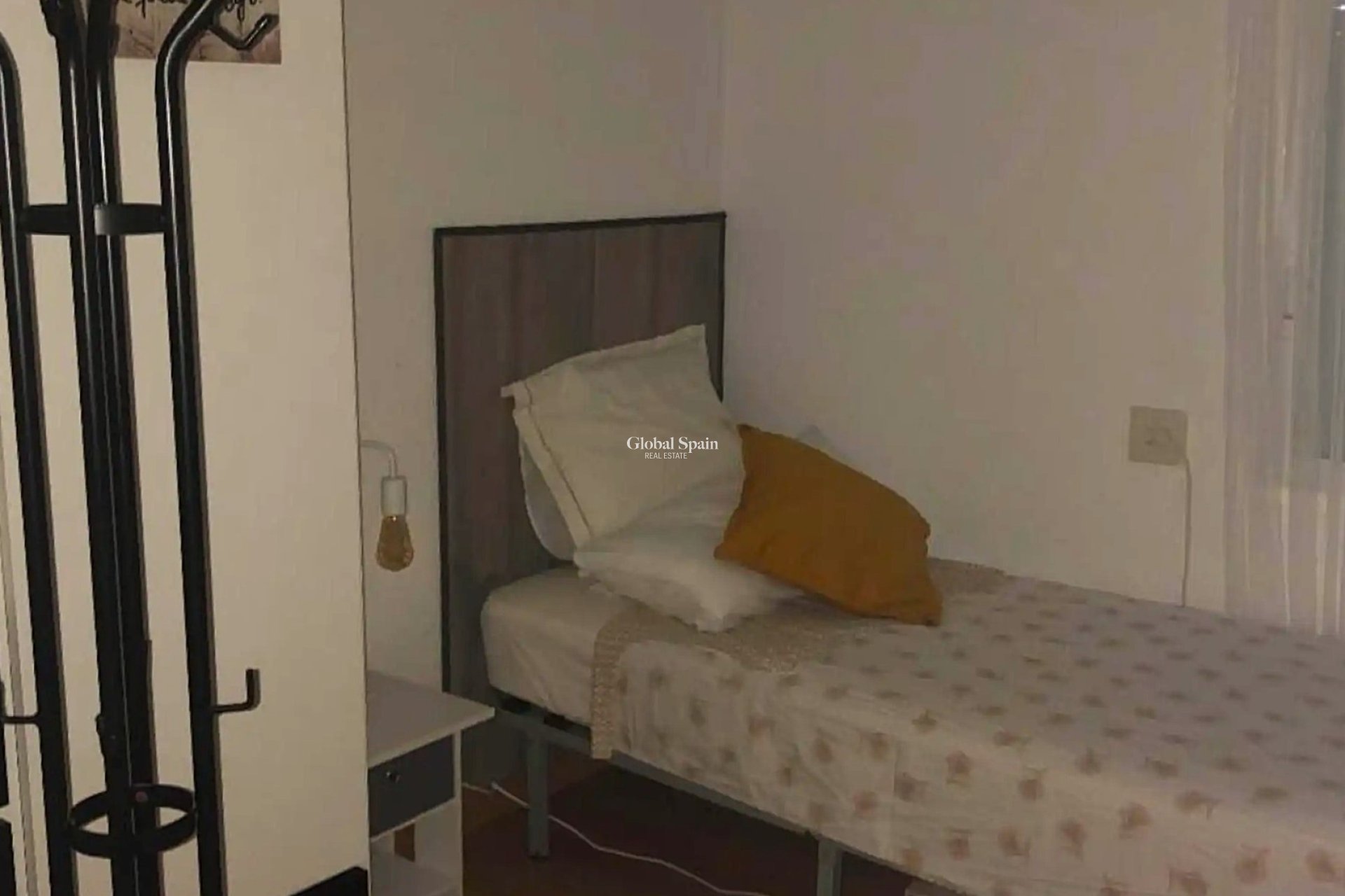 Venta - Semi separado -
Albir - center