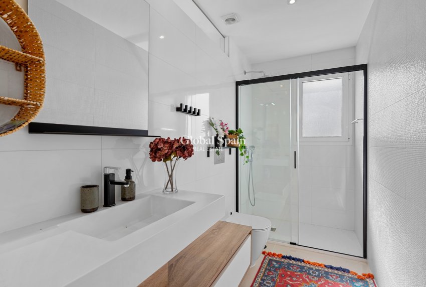 Venta - Semi separado -
CIUDAD QUESADA