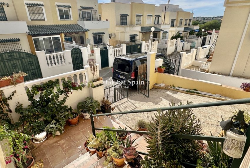 Venta - Semi separado -
ORIHUELA COSTA - LOS BALCONES - LOS ALTOS