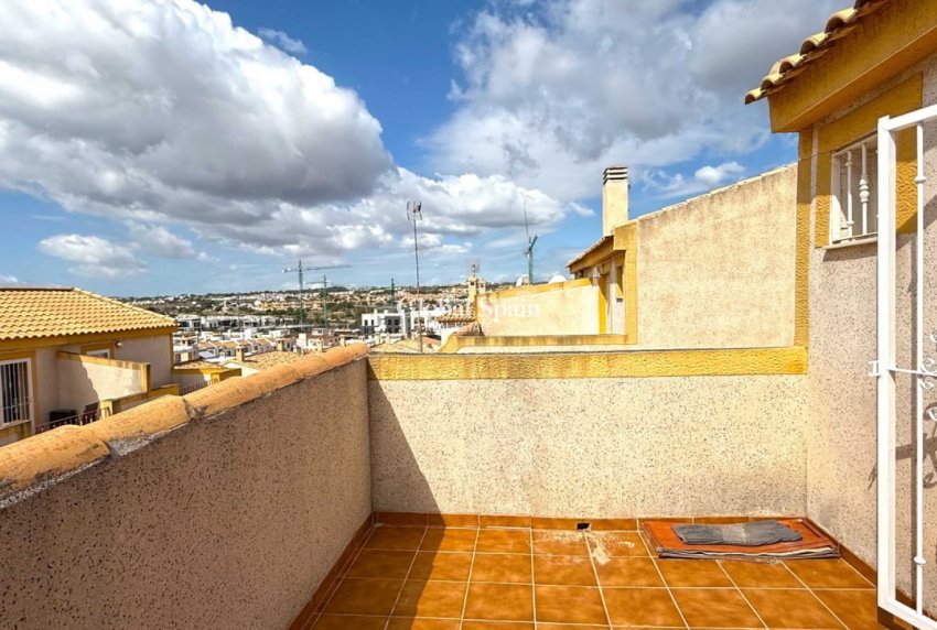 Venta - Semi separado -
ORIHUELA COSTA - LOS BALCONES - LOS ALTOS