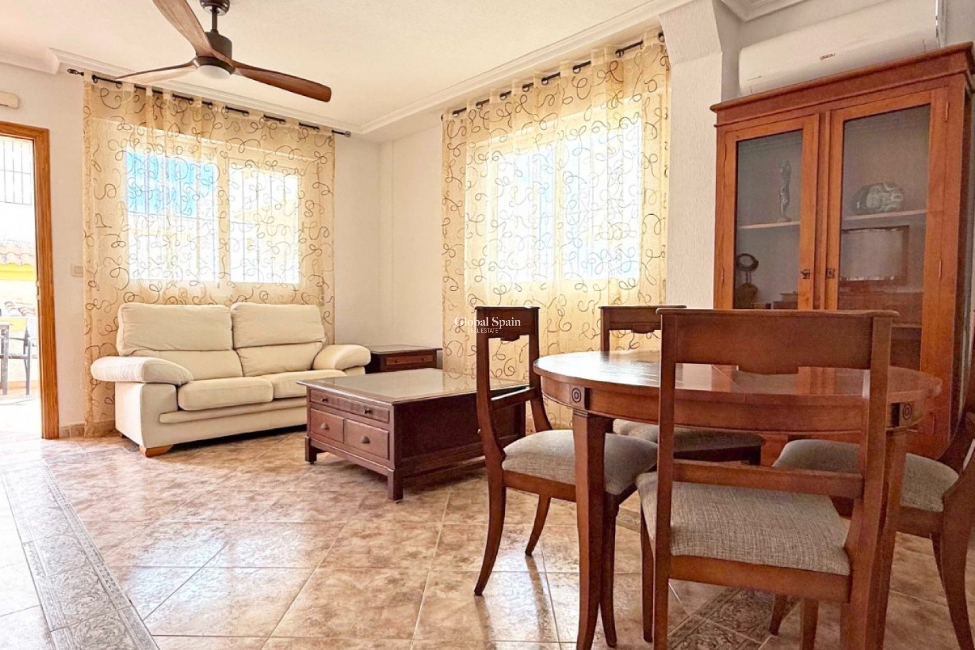 Venta - Semi separado -
ORIHUELA COSTA - LOS BALCONES - LOS ALTOS