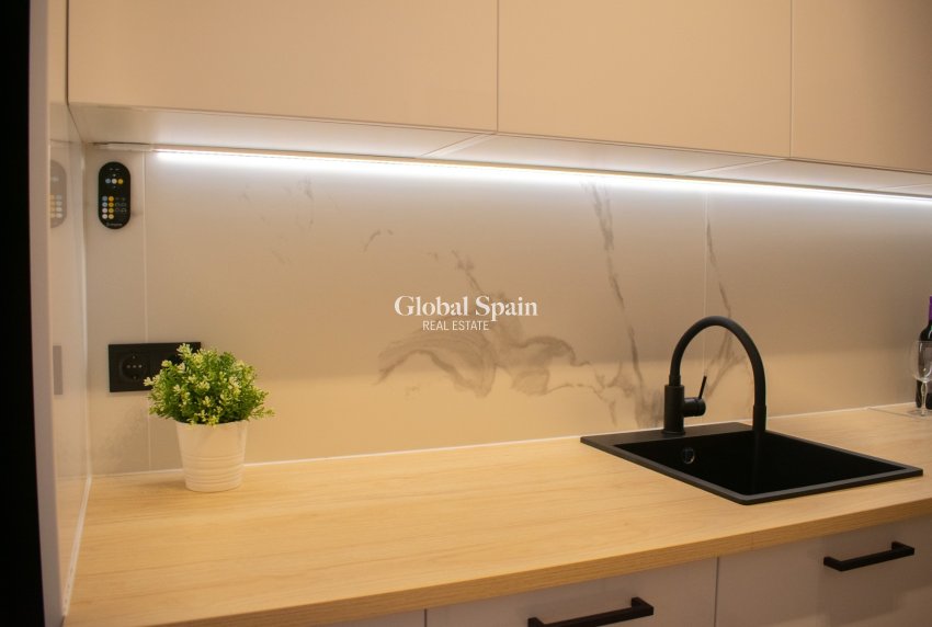 Venta - Semi separado -
ORIHUELA COSTA - Punta Prima