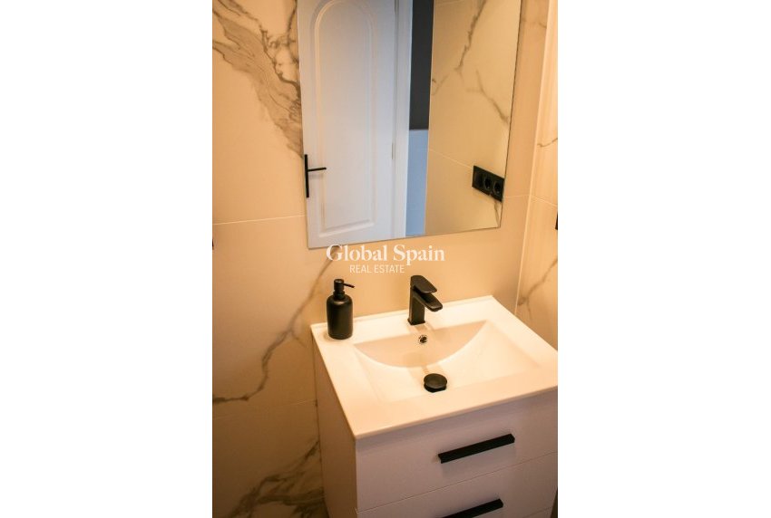 Venta - Semi separado -
ORIHUELA COSTA - Punta Prima