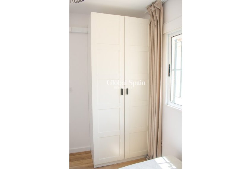 Venta - Semi separado -
ORIHUELA COSTA - Punta Prima