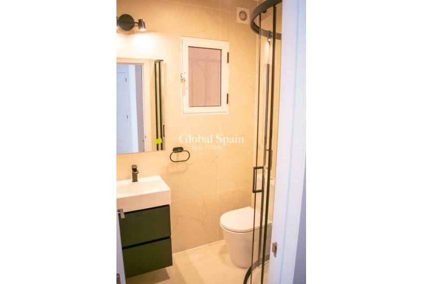 Venta - Semi separado -
ORIHUELA COSTA - Punta Prima