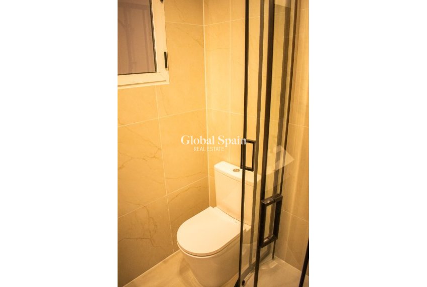 Venta - Semi separado -
ORIHUELA COSTA - Punta Prima