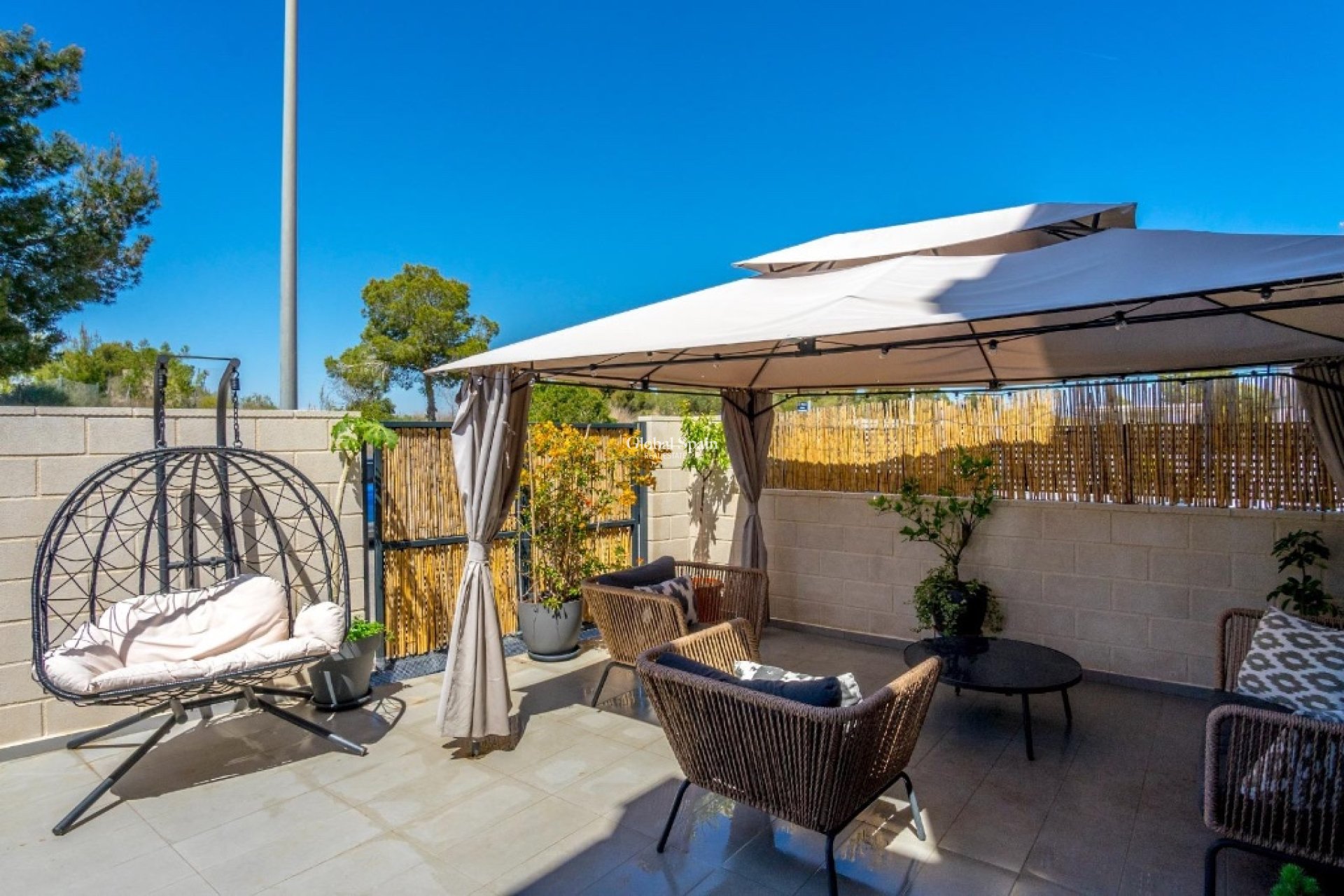 Venta - Semi separado -
ORIHUELA COSTA - VILLAMARTÍN