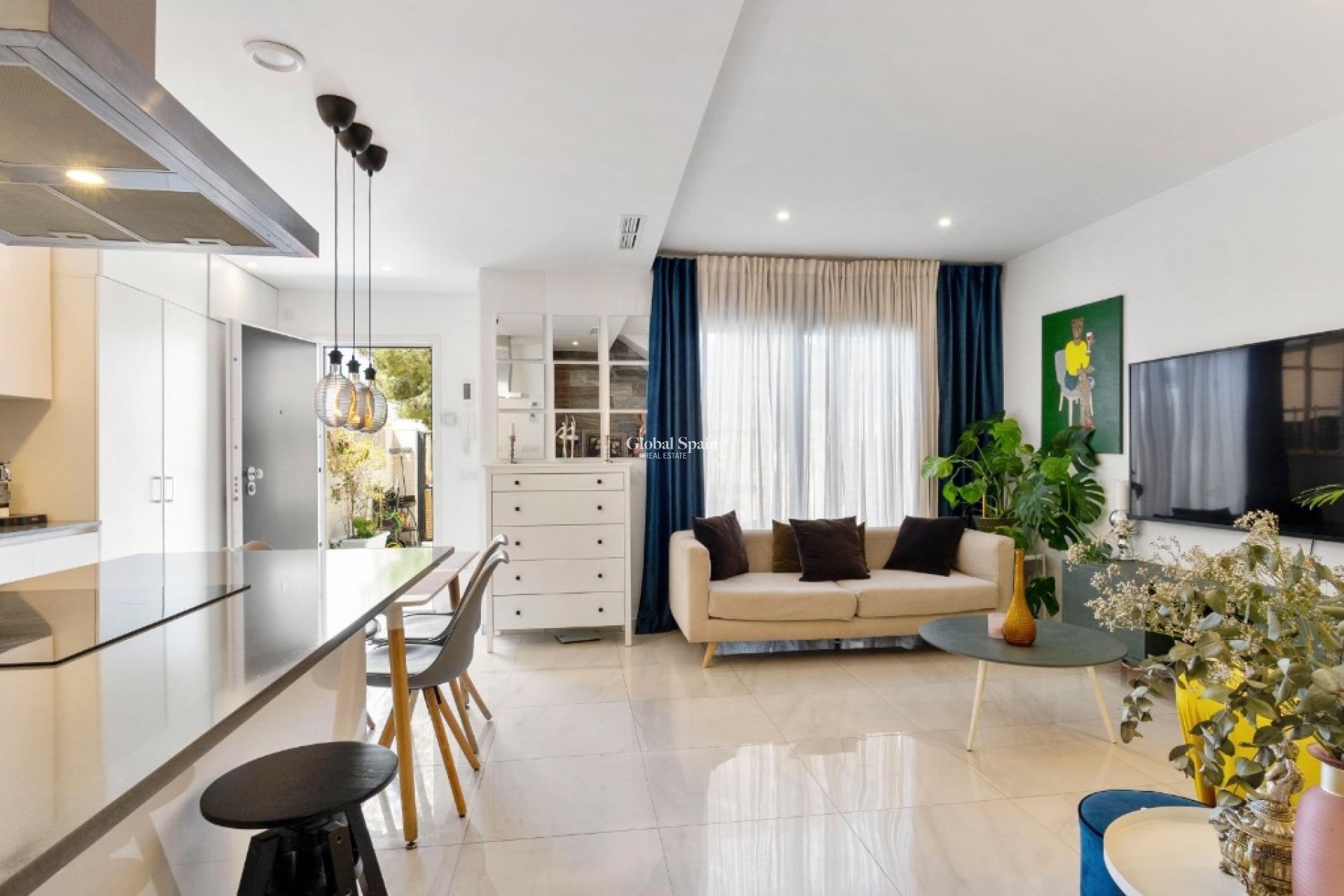 Venta - Semi separado -
ORIHUELA COSTA - VILLAMARTÍN