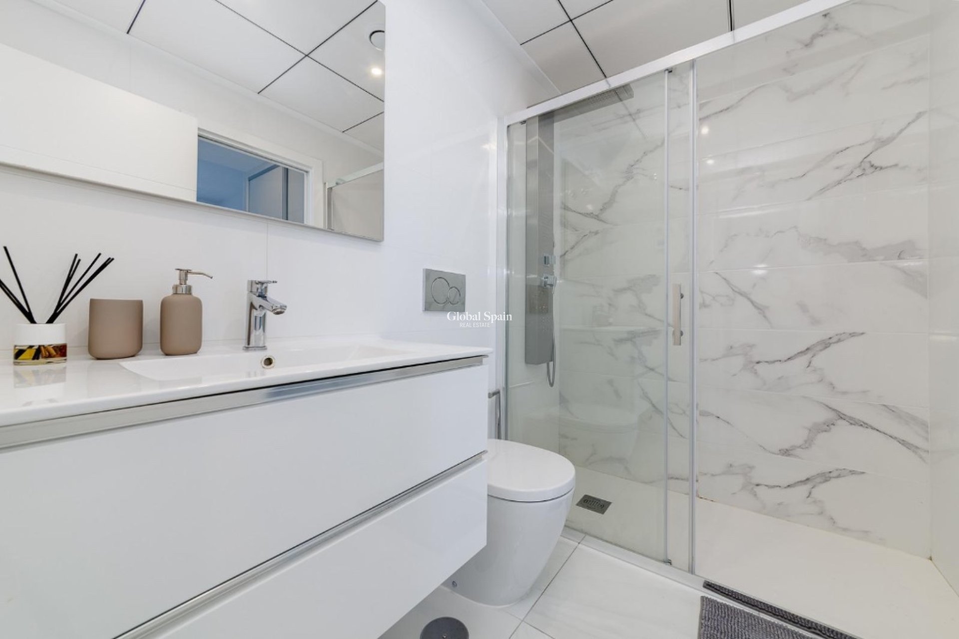 Venta - Semi separado -
ORIHUELA COSTA - VILLAMARTÍN