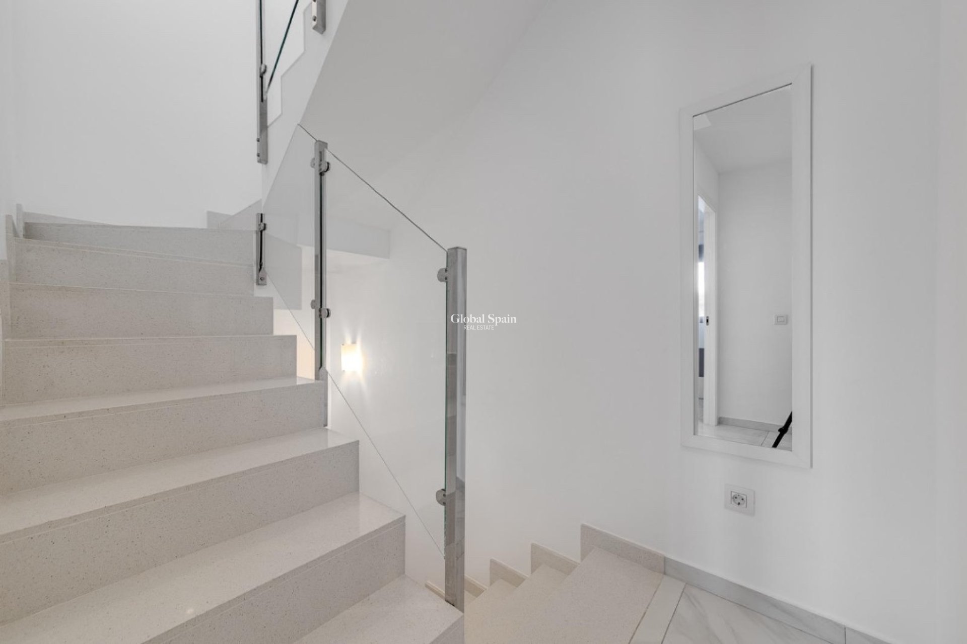 Venta - Semi separado -
ORIHUELA COSTA - VILLAMARTÍN