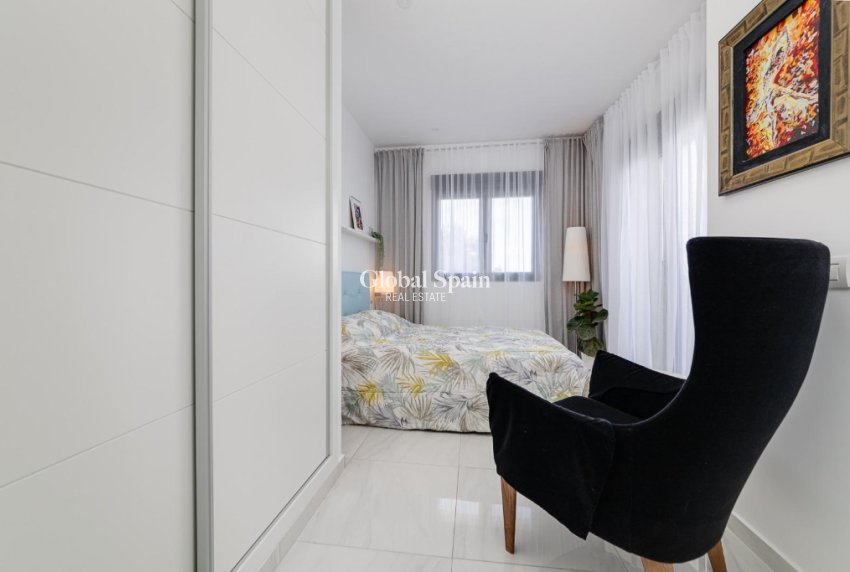 Venta - Semi separado -
ORIHUELA COSTA - VILLAMARTÍN