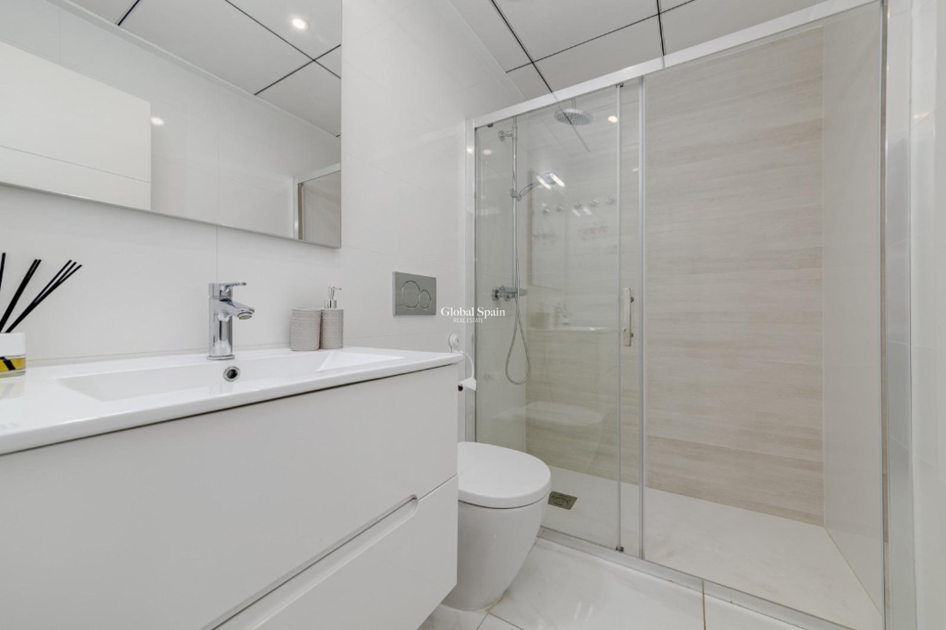 Venta - Semi separado -
ORIHUELA COSTA - VILLAMARTÍN