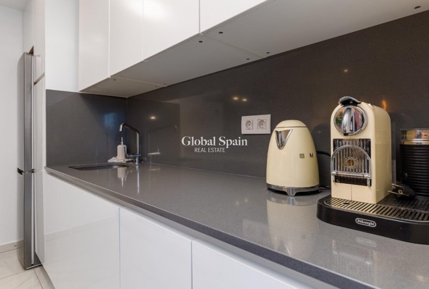 Venta - Semi separado -
ORIHUELA COSTA - VILLAMARTÍN