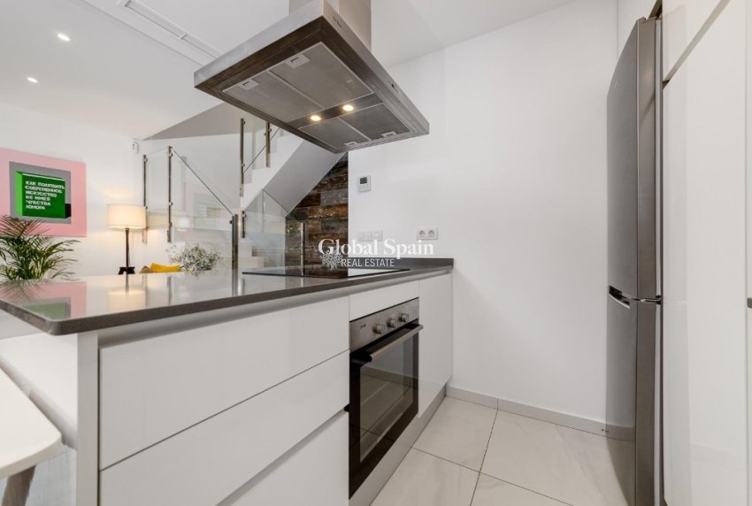 Venta - Semi separado -
ORIHUELA COSTA - VILLAMARTÍN