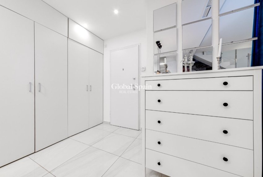 Venta - Semi separado -
ORIHUELA COSTA - VILLAMARTÍN