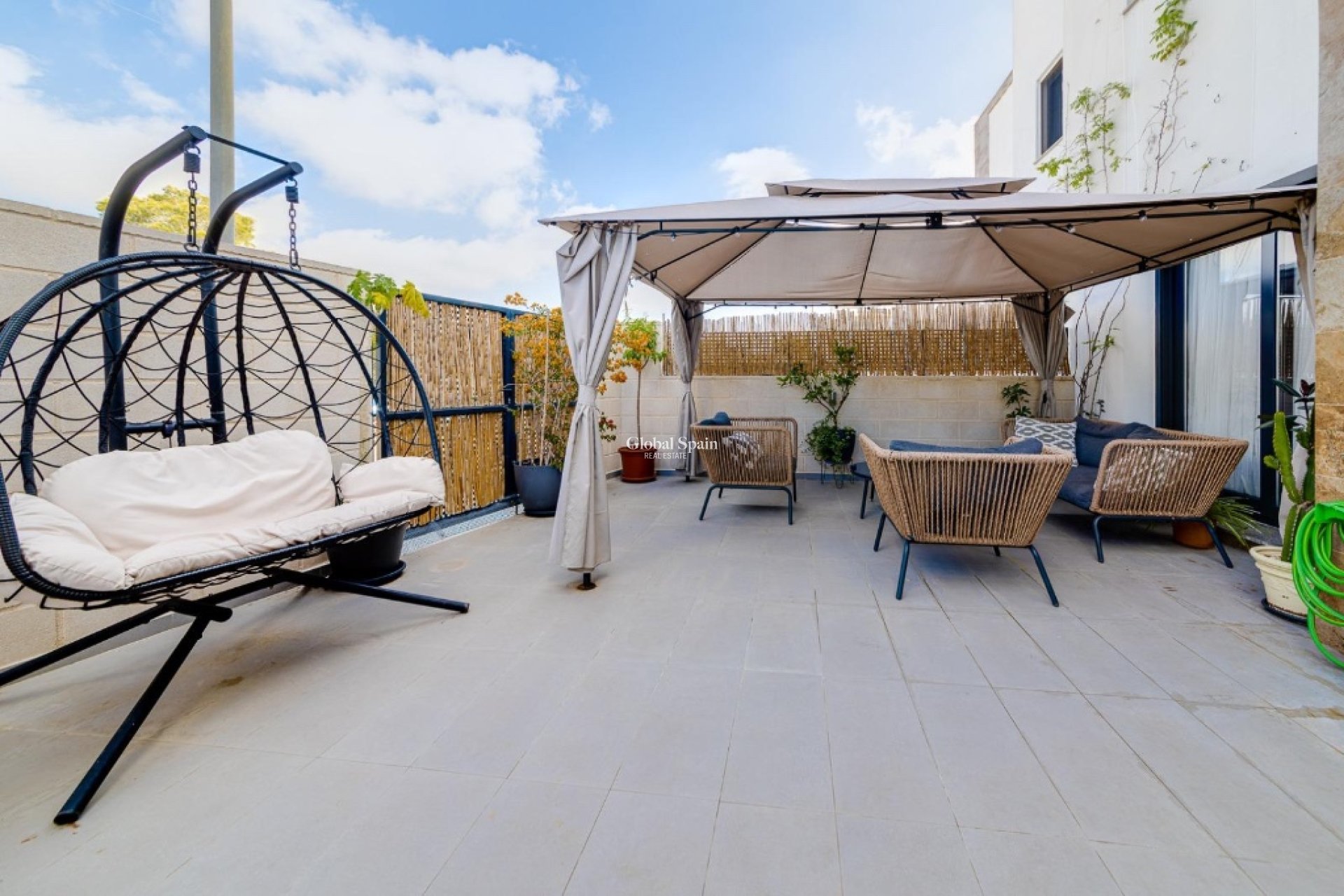 Venta - Semi separado -
ORIHUELA COSTA - VILLAMARTÍN