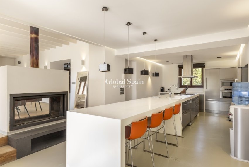 Venta - Semi separado -
Palma de Mallorca - Establiments