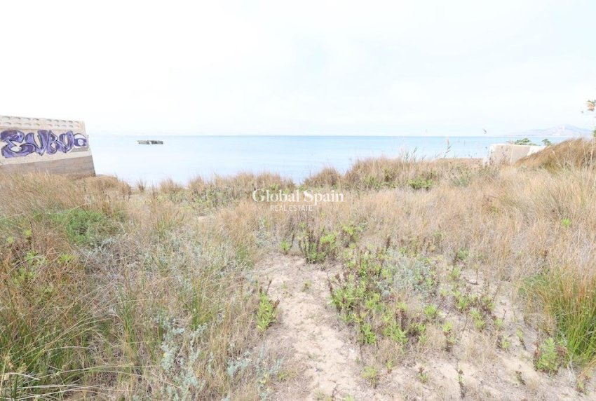 Venta - TERRENO -
LA MANGA DEL MAR MENOR - Costa Calida