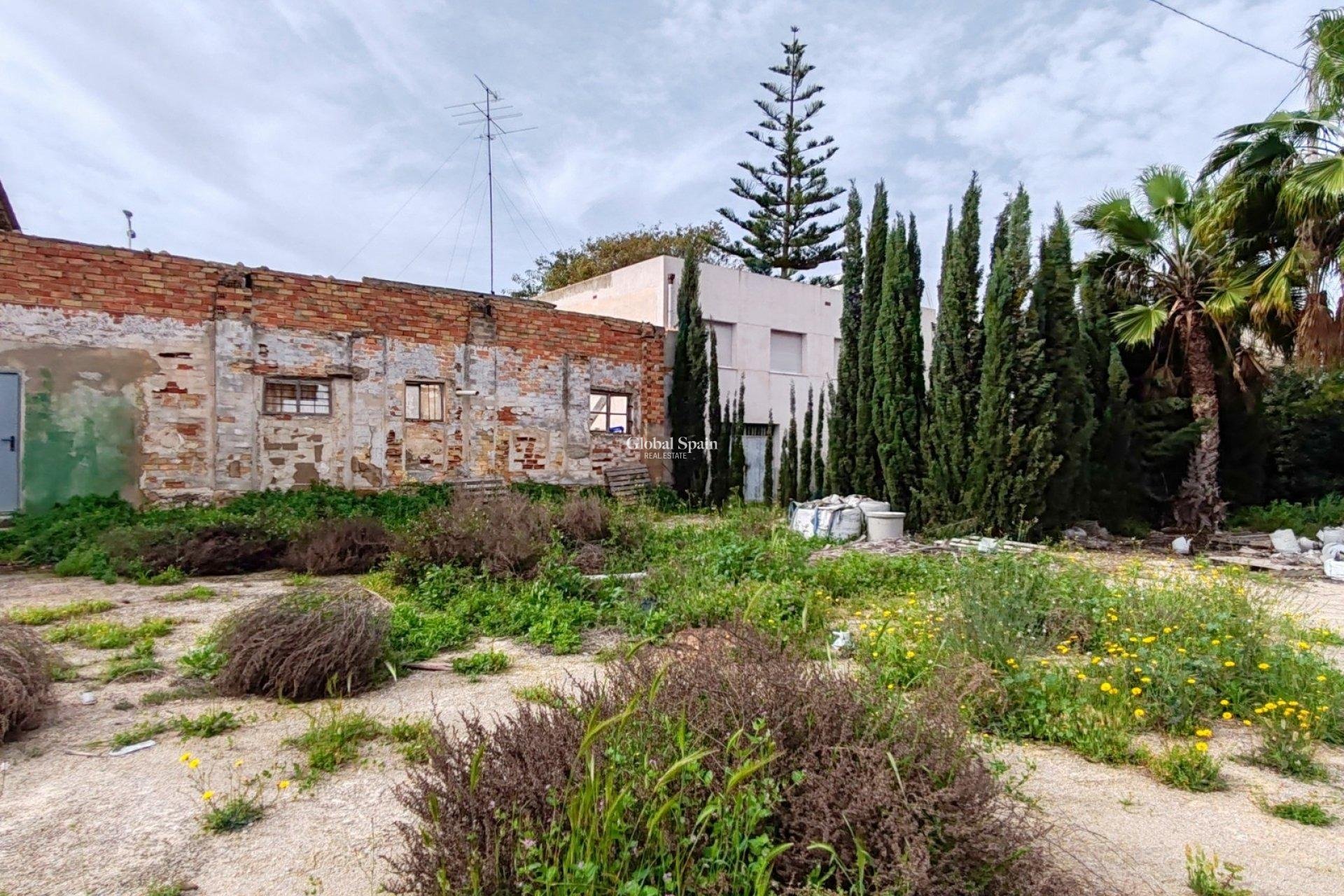 Venta - TERRENO -
ORIHUELA