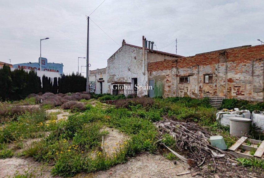 Venta - TERRENO -
ORIHUELA