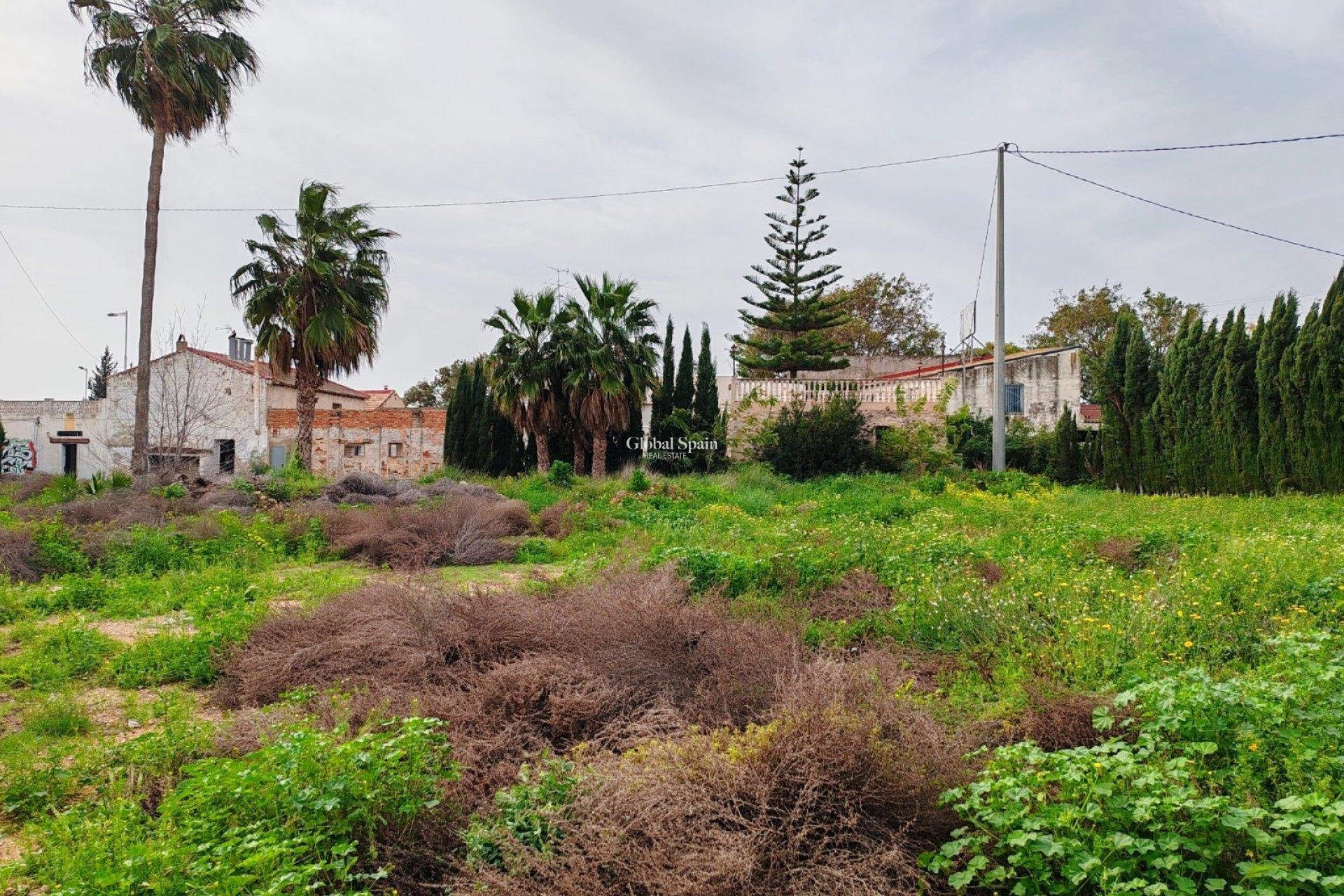 Venta - TERRENO -
ORIHUELA