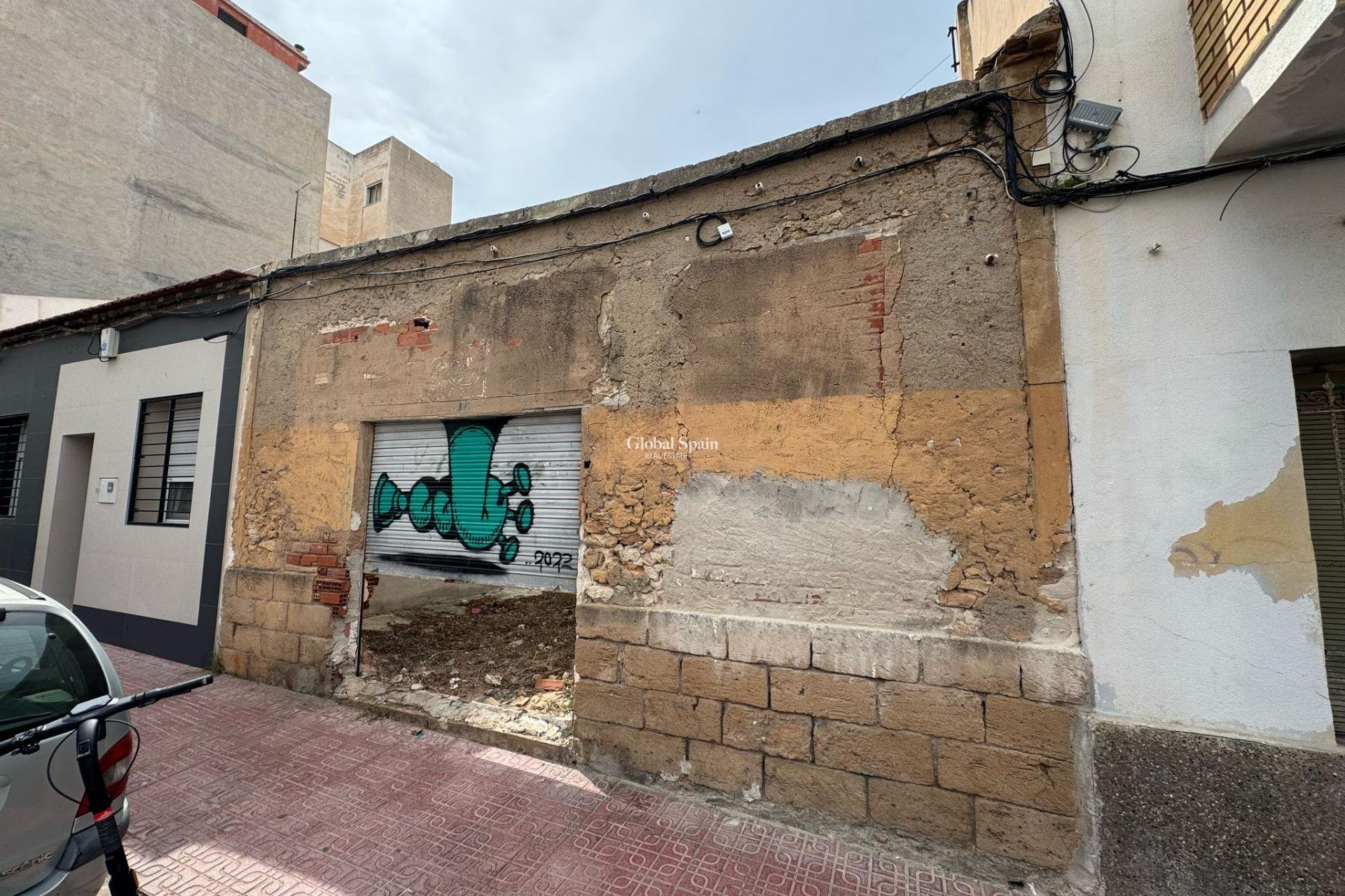 Venta - TERRENO -
TORREVIEJA - Centro