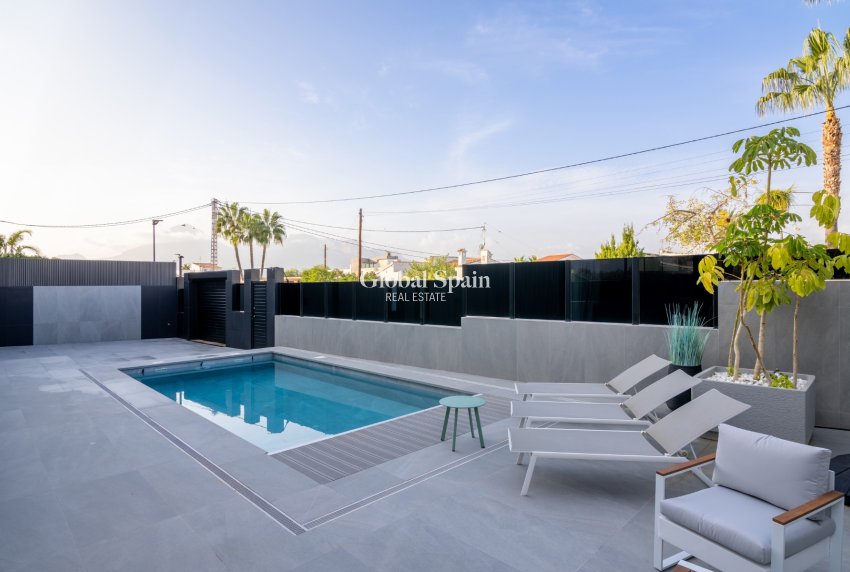 Venta - Villa -
Albir - center