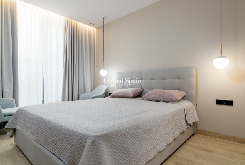 Venta - Villa -
Albir - center