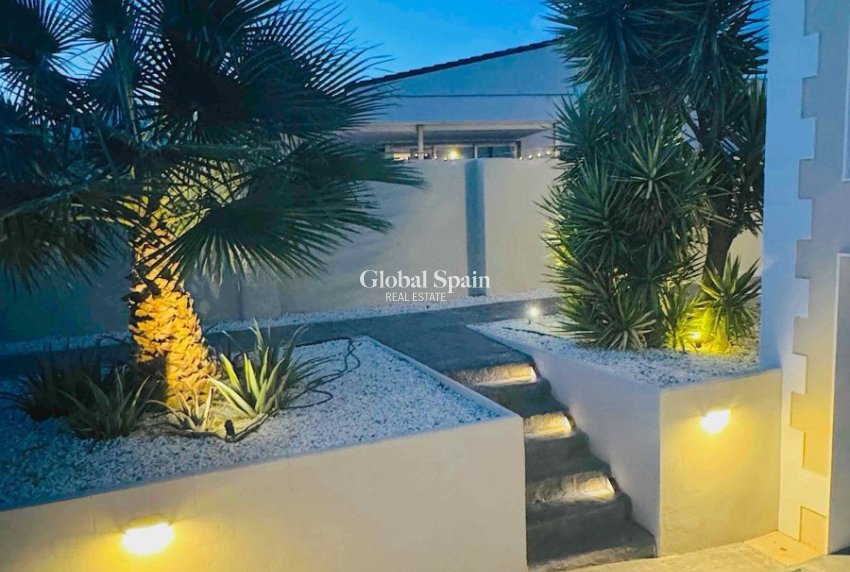 Venta - VILLA -
ALFAZ DEL PI - Costa Blanca