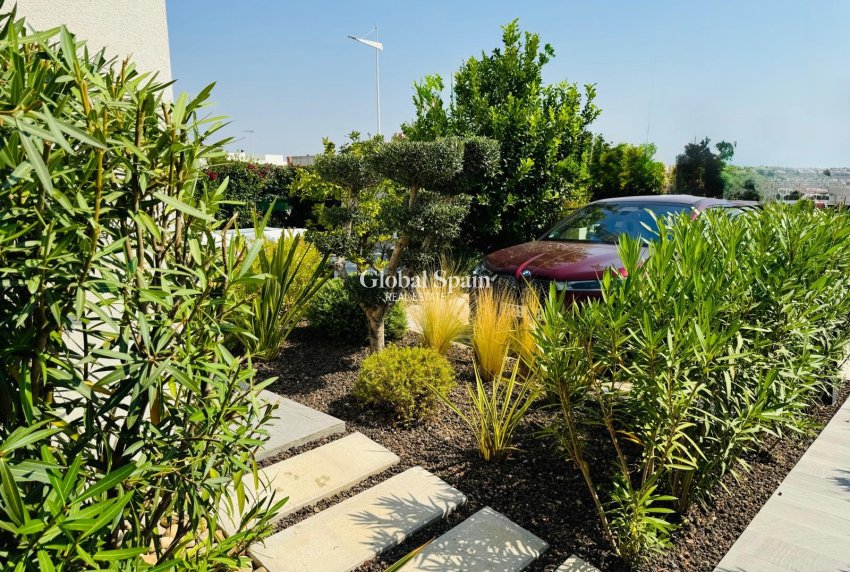 Venta - Villa -
ALGORFA - La Finca Golf