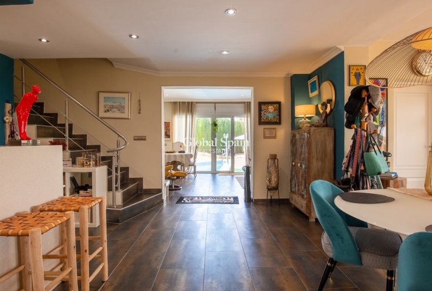 Venta - Villa -
ALGORFA