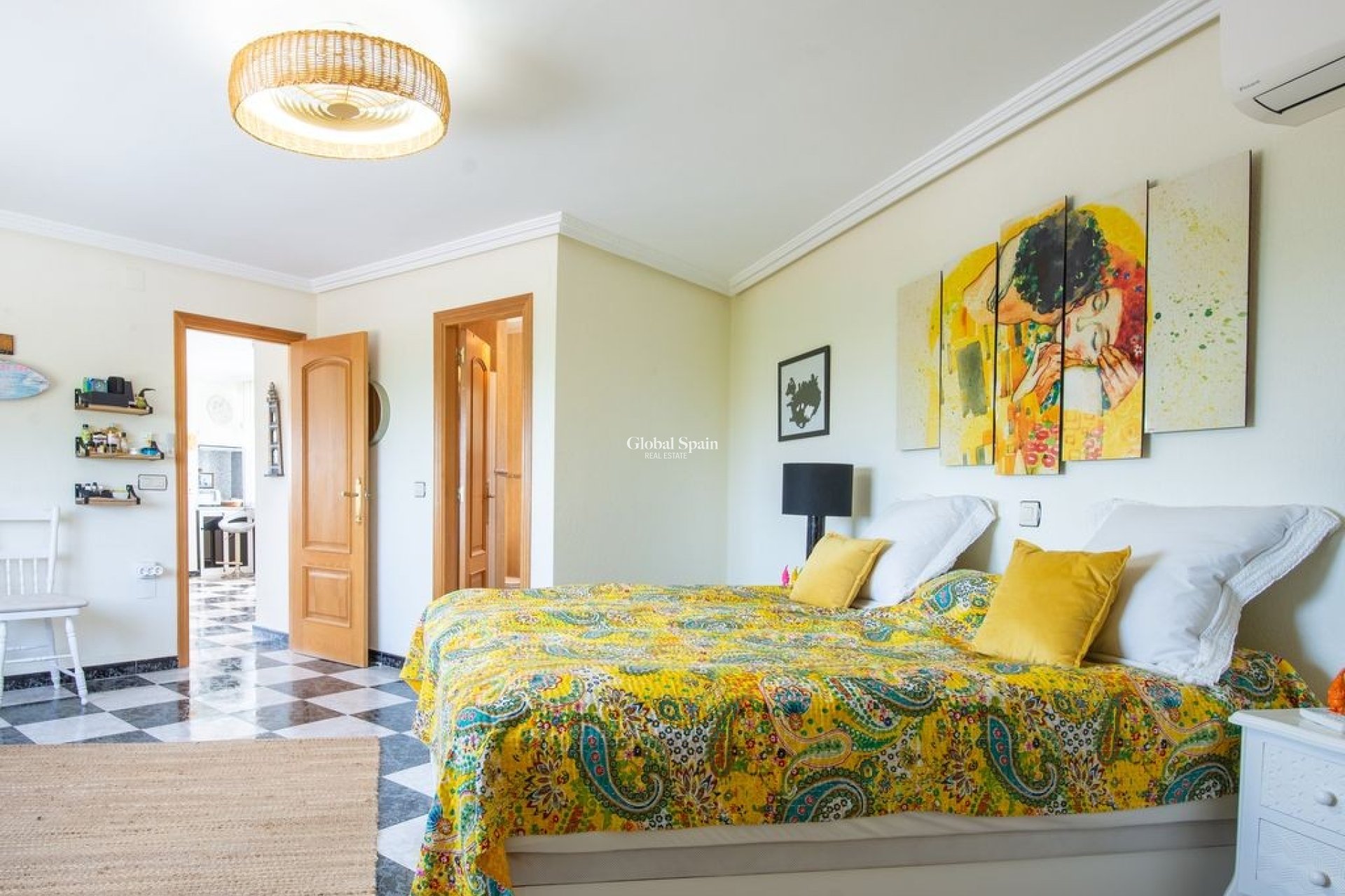 Venta - Villa -
ALGORFA