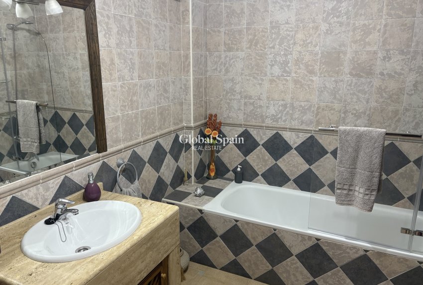 Venta - Villa -
ALGORFA