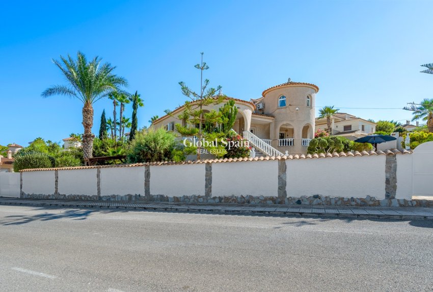 Venta - VILLA -
ALMORADÍ - Inland