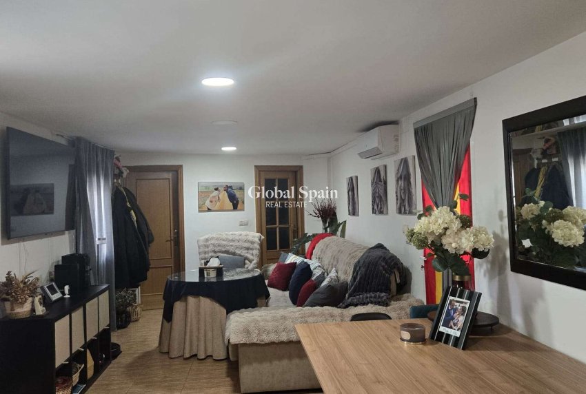 Venta - VILLA -
Alpera