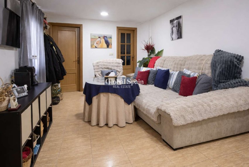 Venta - VILLA -
Alpera