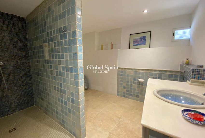 Venta - VILLA -
BENIDORM - Levante