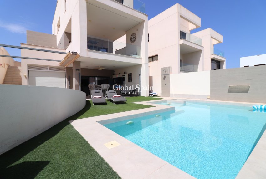 Venta - VILLA -
Benijofar - Benijofar - Village