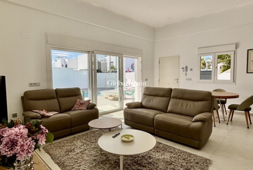 Venta - VILLA -
BENIJÓFAR - Costa Blanca